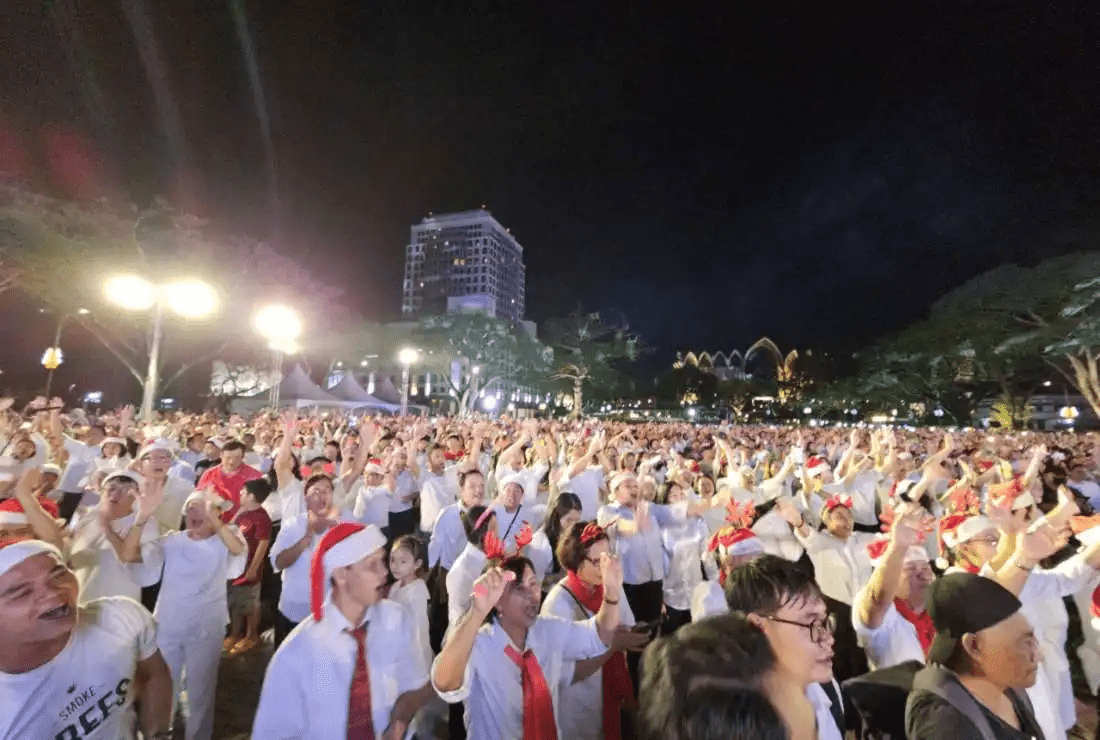 Christmas carols draw thousands of Malaysian Christians