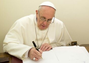 Pope thanks children in Perugia Hospital for their closeness